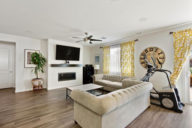 10092 Avocado Way, Elk Grove, CA 95757