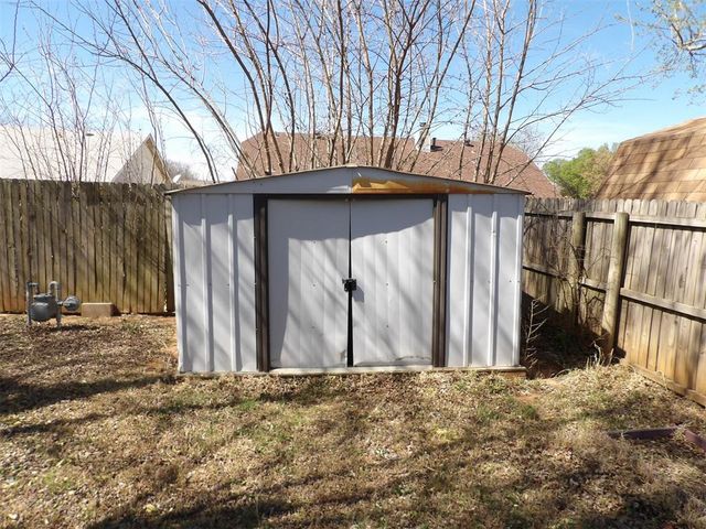 121 Loch Lane, Yukon, OK 73099