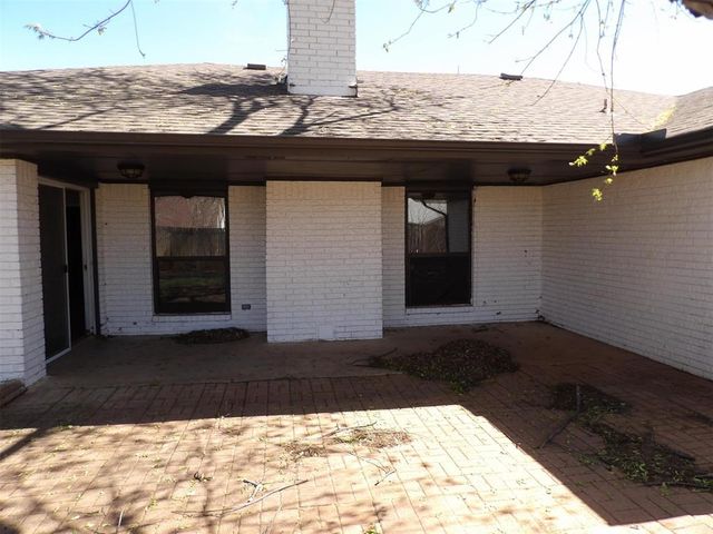 121 Loch Lane, Yukon, OK 73099