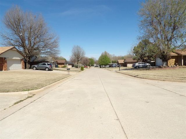 121 Loch Lane, Yukon, OK 73099