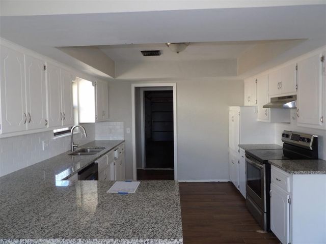 121 Loch Lane, Yukon, OK 73099