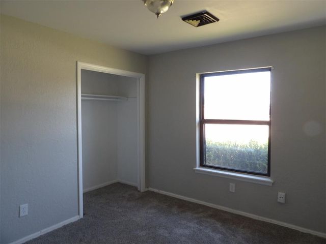 121 Loch Lane, Yukon, OK 73099