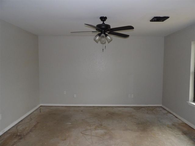 121 Loch Lane, Yukon, OK 73099