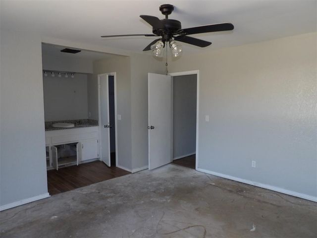 121 Loch Lane, Yukon, OK 73099