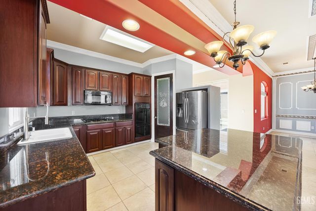 3727 Park Mountain Drive, Bakersfield, CA 93308