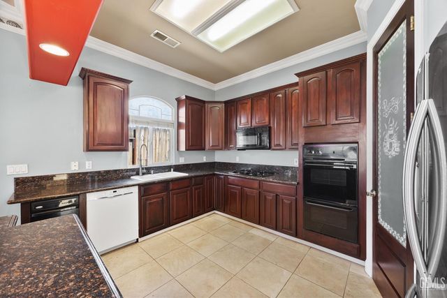 3727 Park Mountain Drive, Bakersfield, CA 93308