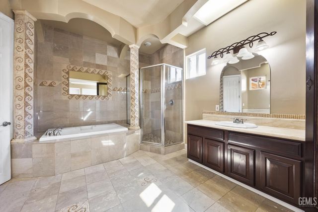 3727 Park Mountain Drive, Bakersfield, CA 93308