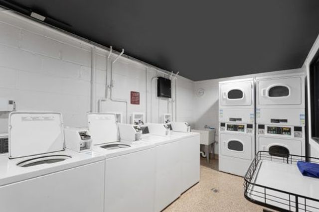 6758 N Sheridan Avenue 438, Chicago, IL 60626