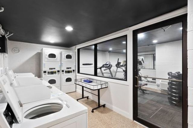 6758 N Sheridan Avenue 438, Chicago, IL 60626