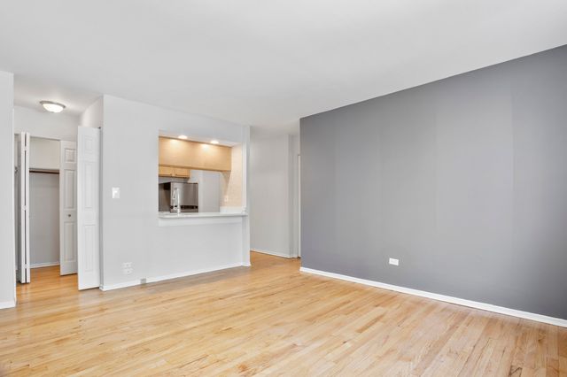 6758 N Sheridan Avenue 438, Chicago, IL 60626