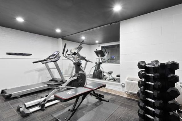 6758 N Sheridan Avenue 438, Chicago, IL 60626