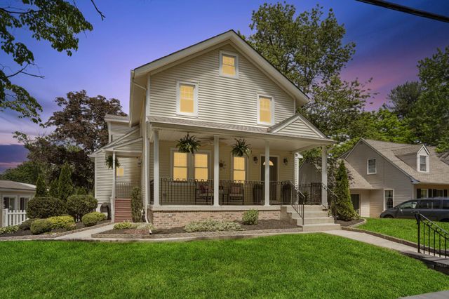 6 SUMMIT AVE, Berlin, NJ 08009
