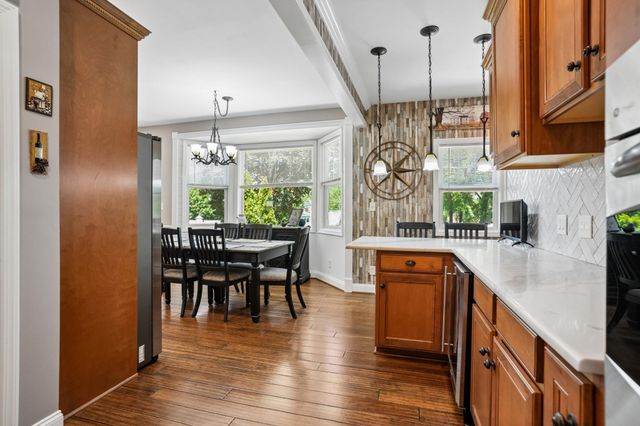 6 SUMMIT AVE, Berlin, NJ 08009