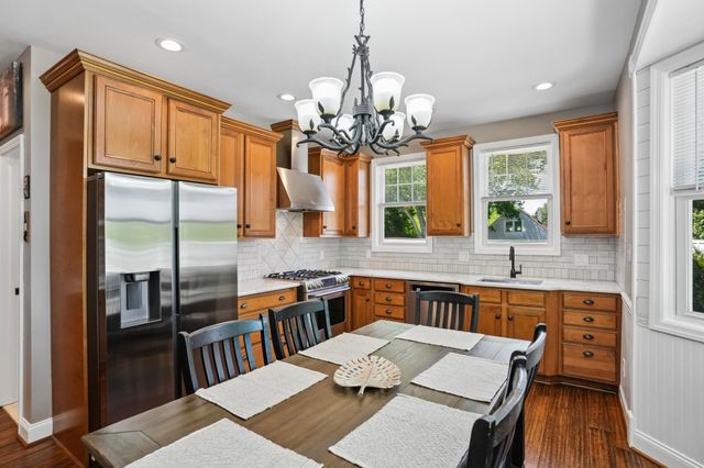 6 SUMMIT AVE, Berlin, NJ 08009