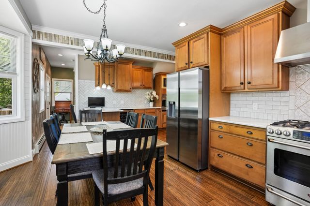 6 SUMMIT AVE, Berlin, NJ 08009