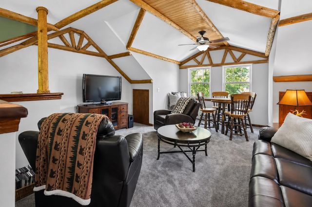 6 SUMMIT AVE, Berlin, NJ 08009