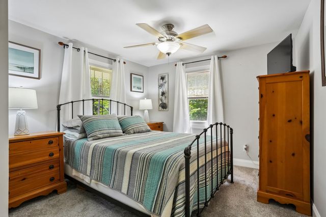 6 SUMMIT AVE, Berlin, NJ 08009