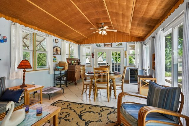 6 SUMMIT AVE, Berlin, NJ 08009