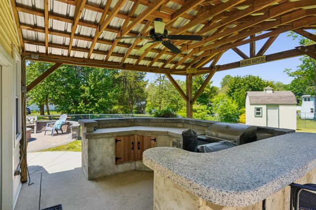 6 SUMMIT AVE, Berlin, NJ 08009