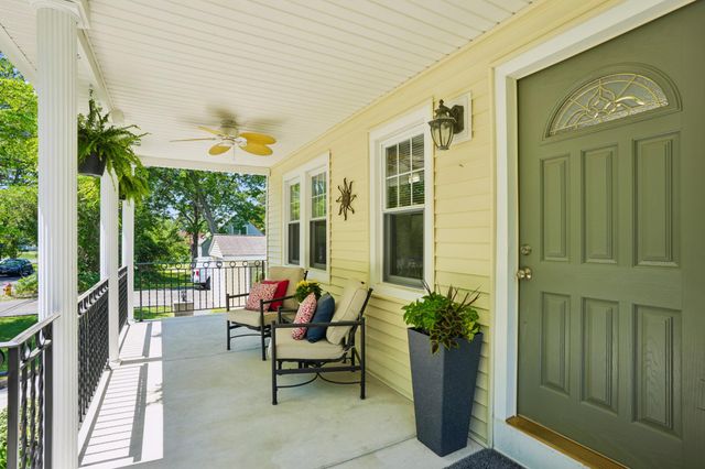 6 SUMMIT AVE, Berlin, NJ 08009