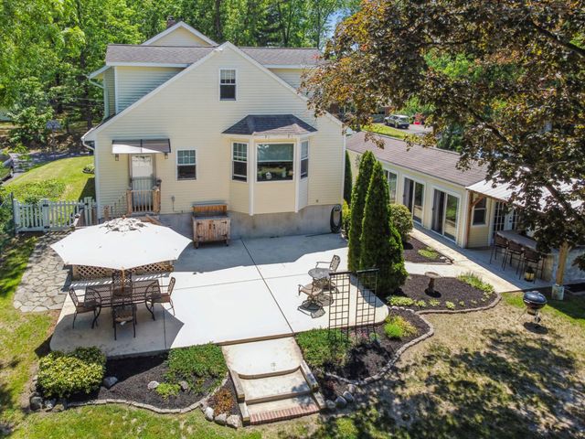 6 SUMMIT AVE, Berlin, NJ 08009