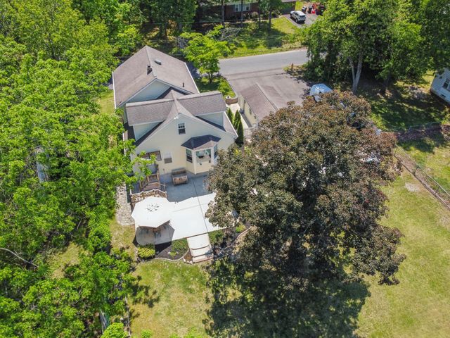 6 SUMMIT AVE, Berlin, NJ 08009