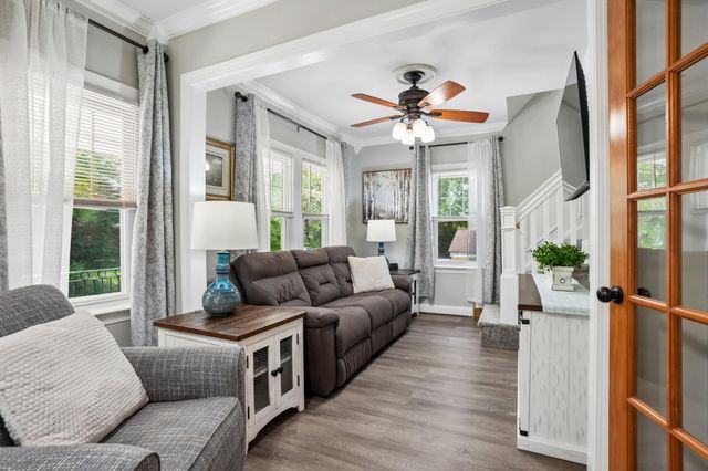 6 SUMMIT AVE, Berlin, NJ 08009