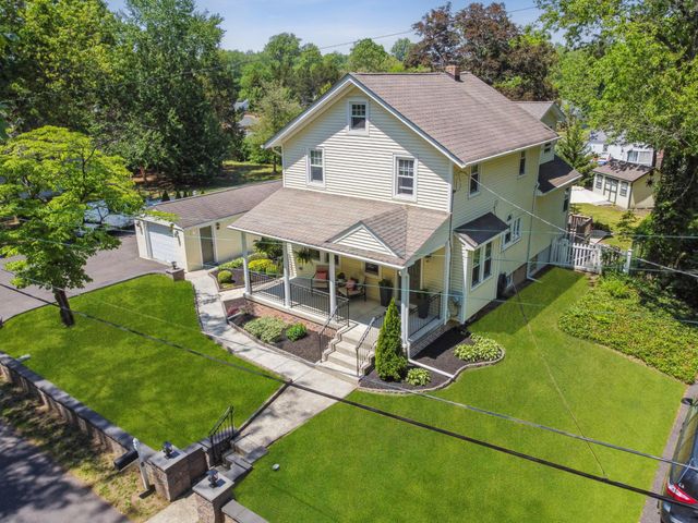 6 SUMMIT AVE, Berlin, NJ 08009