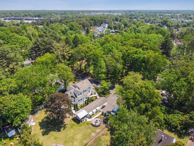 6 SUMMIT AVE, Berlin, NJ 08009