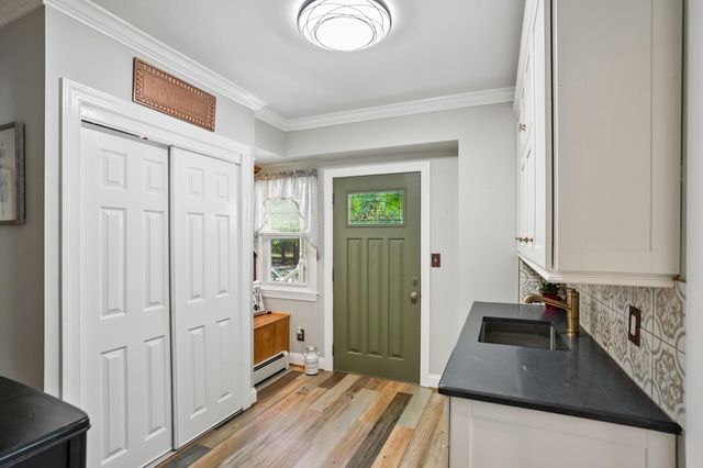 6 SUMMIT AVE, Berlin, NJ 08009