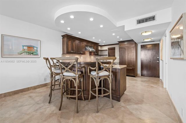 400 N Surf Rd 905, Hollywood, FL 33019