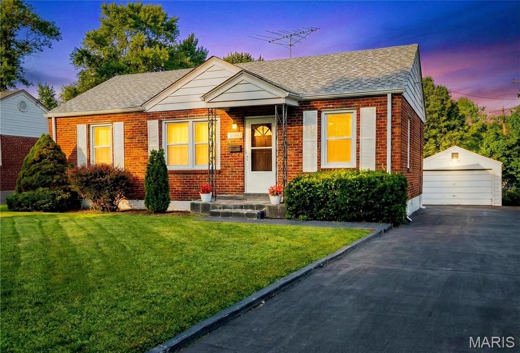 1250 S New Florissant Road, Florissant, MO 63031