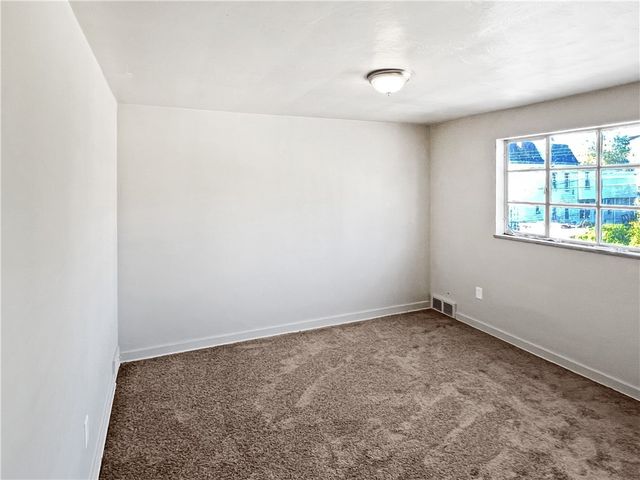 6444 Apple St, Lincoln Larimer, PA 15206