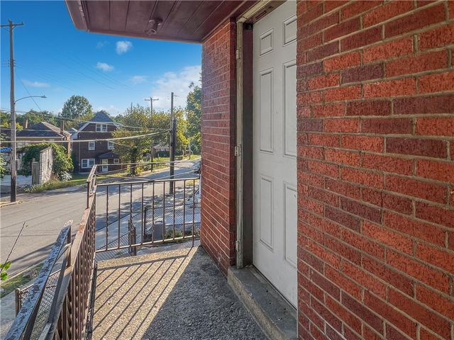 6444 Apple St, Lincoln Larimer, PA 15206