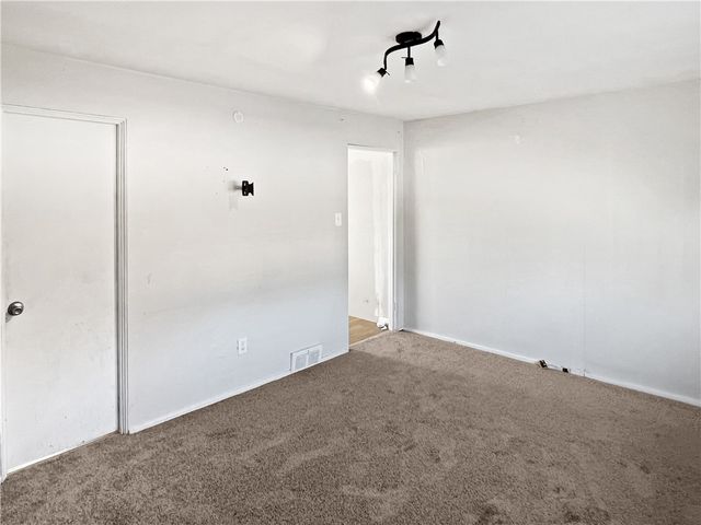 6444 Apple St, Lincoln Larimer, PA 15206