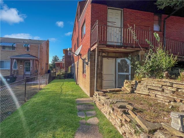 6444 Apple St, Lincoln Larimer, PA 15206