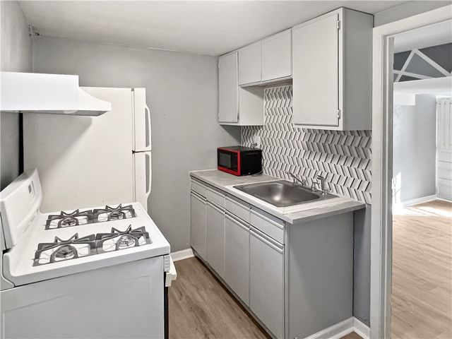 6444 Apple St, Lincoln Larimer, PA 15206