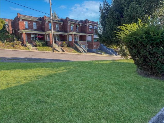 6444 Apple St, Lincoln Larimer, PA 15206