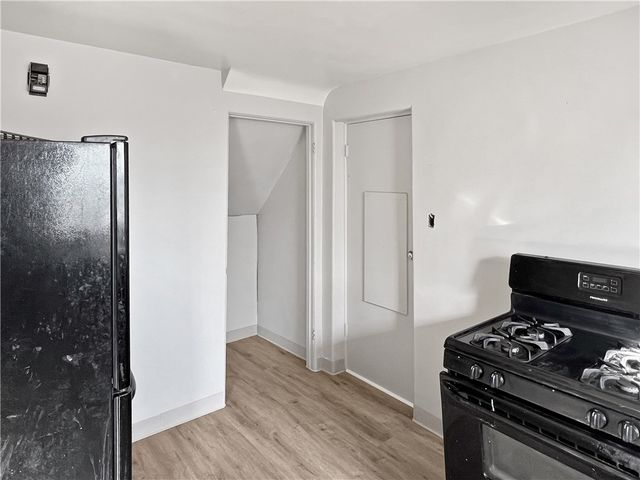 6444 Apple St, Lincoln Larimer, PA 15206