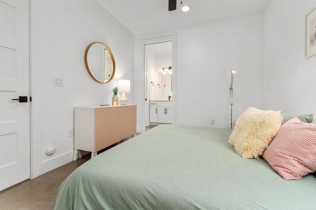 2014 E 9th ST 2, Austin, TX 78702