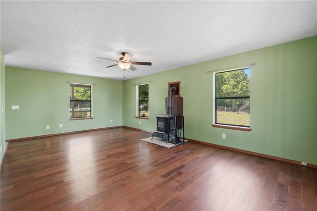 257 County Road 332, Eureka Springs, AR 72632