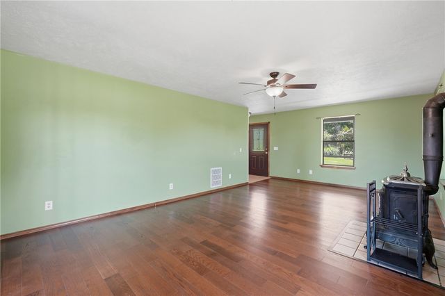257 County Road 332, Eureka Springs, AR 72632