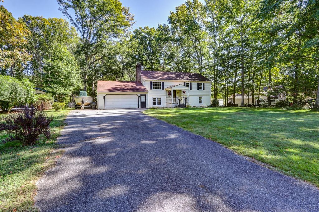 300 Pocahontas, Forest, VA 24551