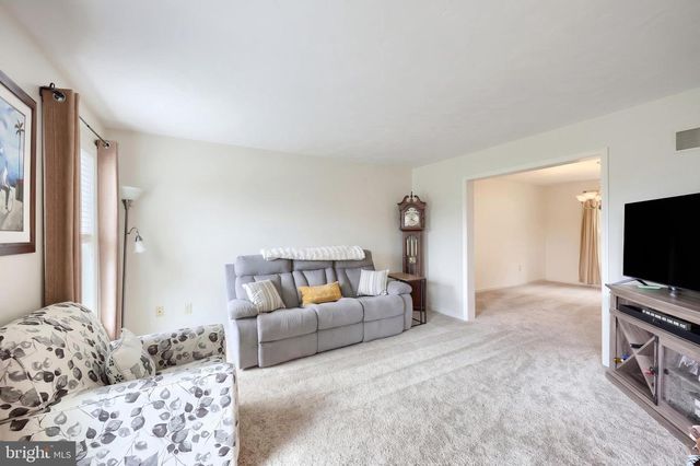 2851 PRIMROSE LN N, York, PA 17404