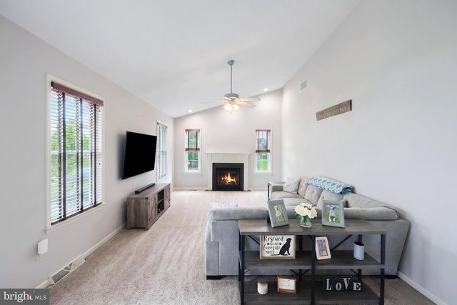 2851 PRIMROSE LN N, York, PA 17404