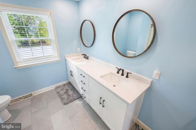 2851 PRIMROSE LN N, York, PA 17404