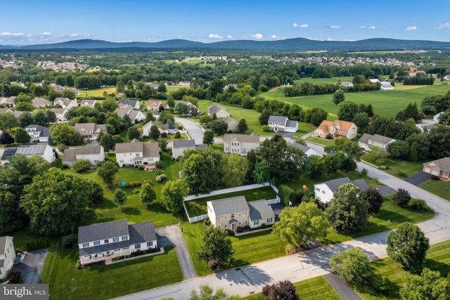 2851 PRIMROSE LN N, York, PA 17404