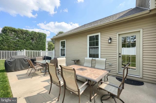 2851 PRIMROSE LN N, York, PA 17404
