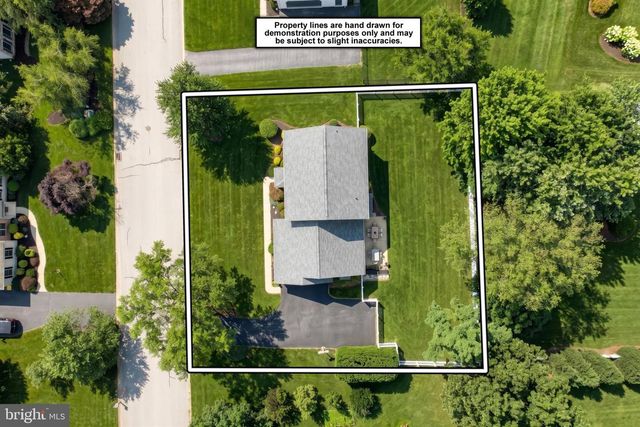 2851 PRIMROSE LN N, York, PA 17404