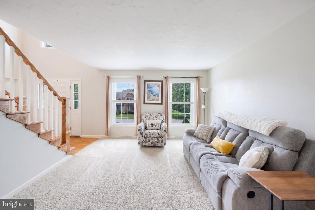 Image 15 of property listing at 2851 PRIMROSE LN N, York, PA 17404